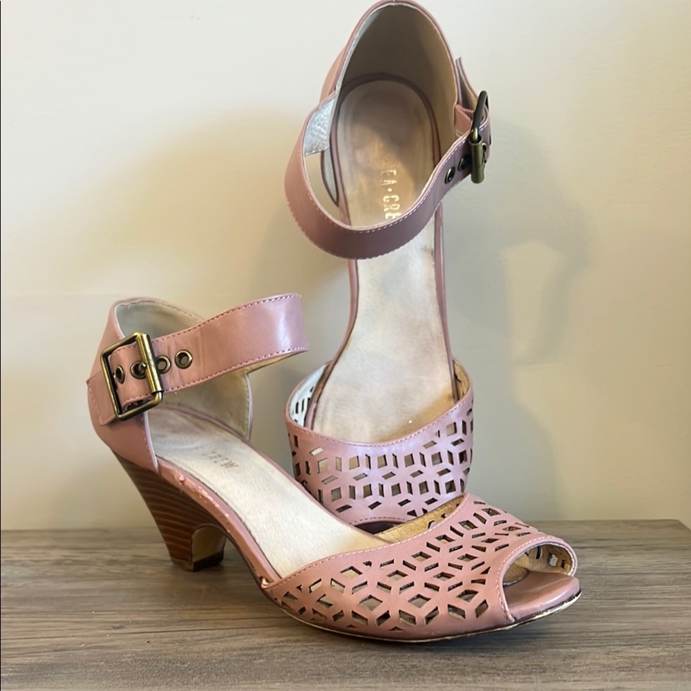 Chelsea Crew Pink Cut-Out Sandals 9.0 - 40